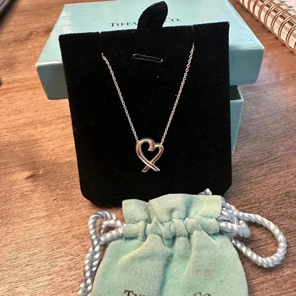 ✨Tiffany &  Co. Silver Heart Necklace - Picture 1 of 11